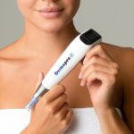 Dermapen-Model-Holding-Pen